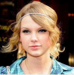 Taylor-Swift-hairstyle-with-headband-294x300